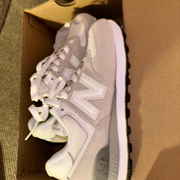 Brand new new balance 574 gray/ white color - Picture 2 of 3